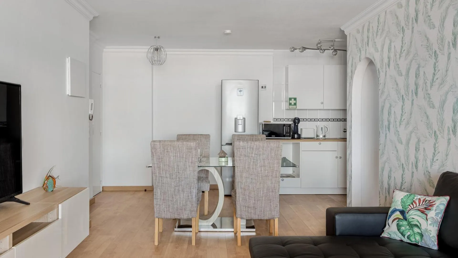Highview Terrace 1Br, 300M To Beach By Host For Us Armacao de Pera Apartment